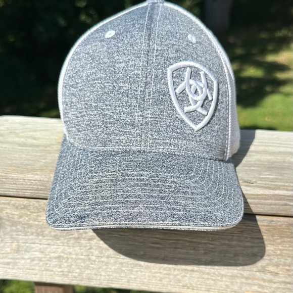 Ariat Other - Ariat Heathered Gray Cap with Logo